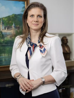 Dr. Raisz Anikó